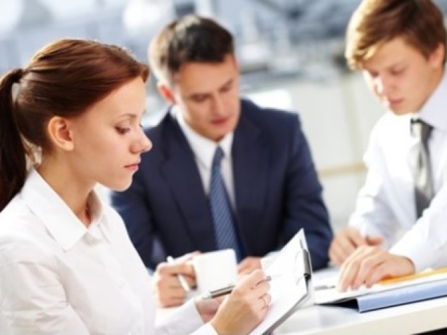 Be silent and indifferent on the subject of the meeting