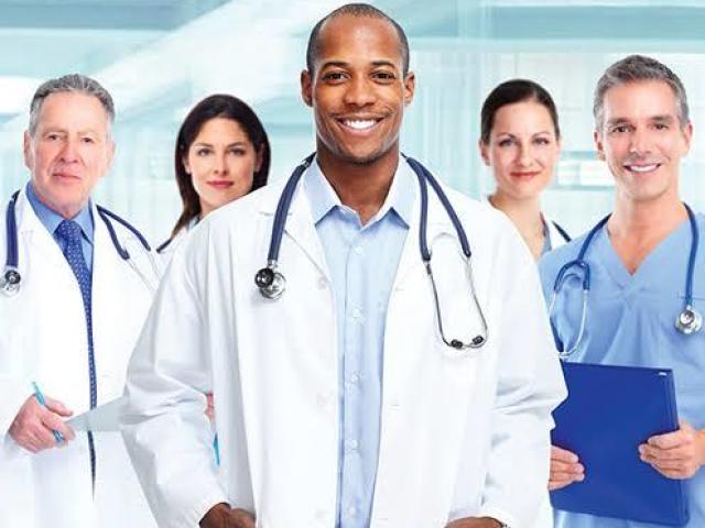 Médico (a)