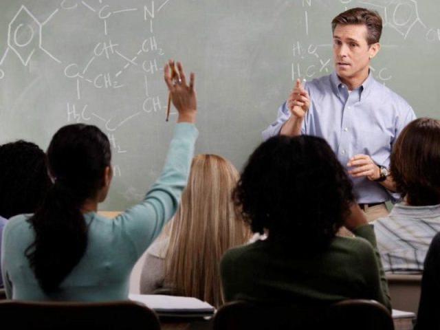 Você está sendo doutrinado na escola?