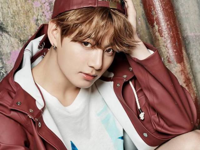Jungkook! Kookie! Biscoito! ( mais alguém ai chama ele de biscoito?)
