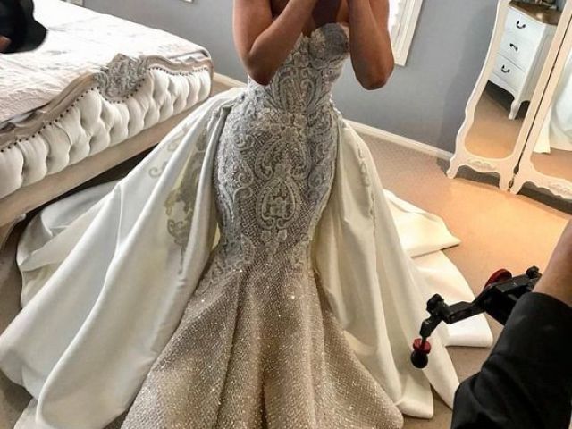 Vestido sereia com pedras brilhantes