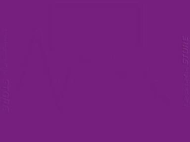 Roxo.