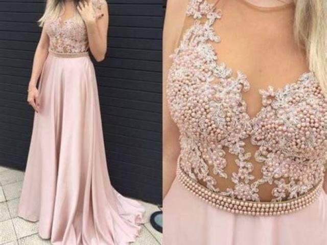 um vestido rose