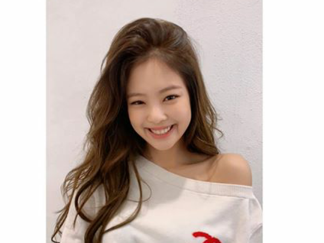 JENNIE