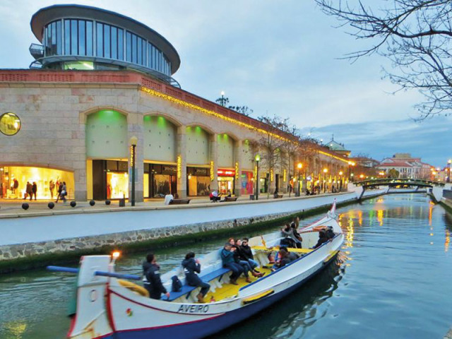 Passear num lugar turistico ao ar livre