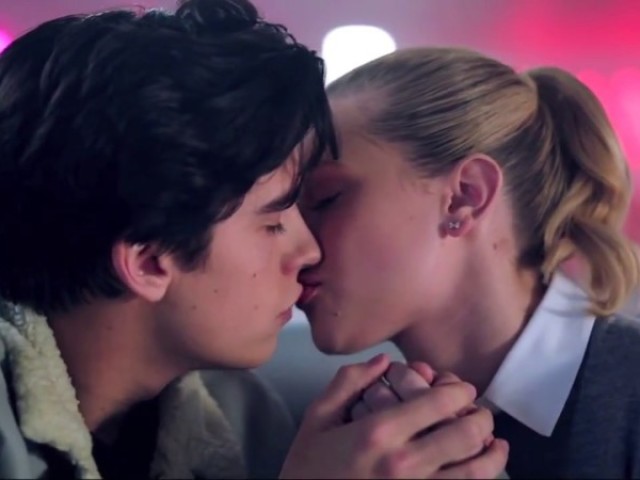 Você sabe tudo sobre bughead?