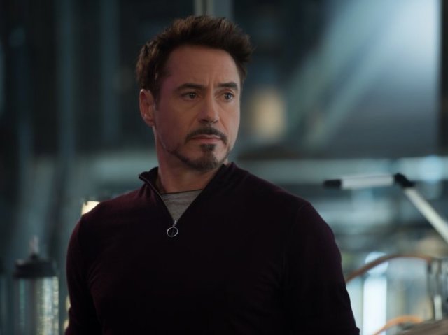 Tony stark o rico playboy gênio milionario e filantropo.