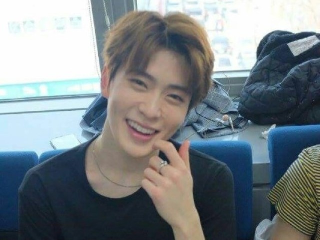 De Quem São Esses Sorrisos? (K-pop version)