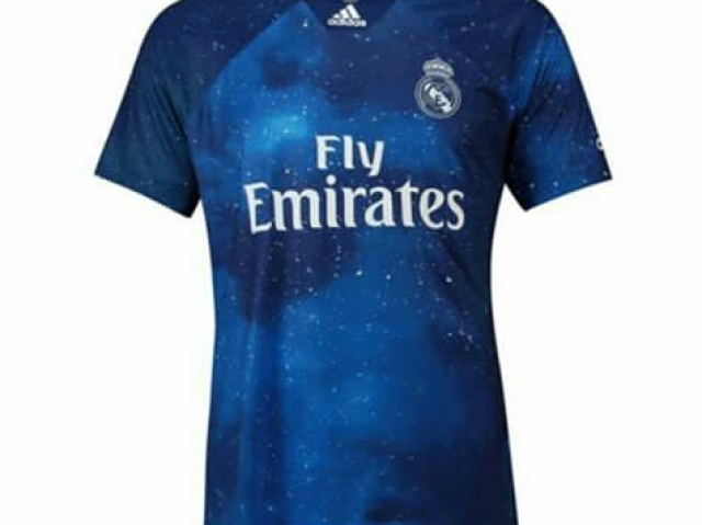 Olhar para camisa do real e não pensar que e universo