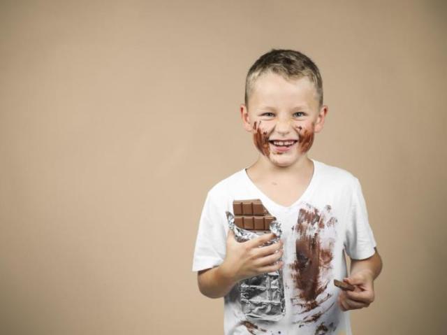 Menino de até 10 anos