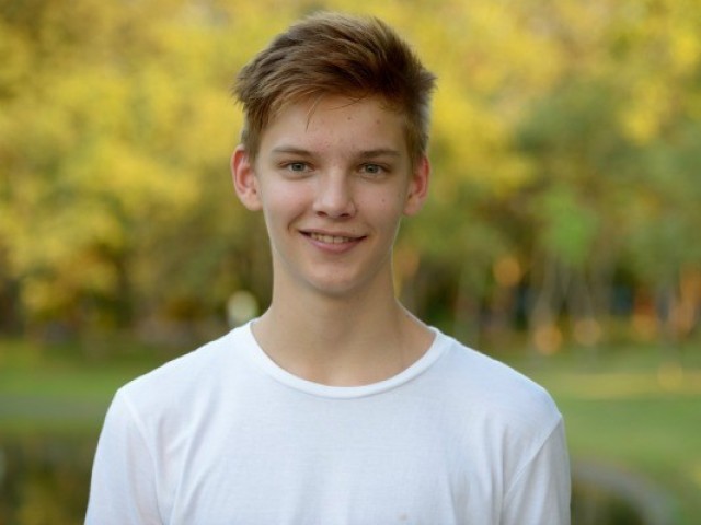 Menino entre 11 a 15 anos