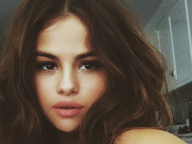 Selena Gomez, apenas