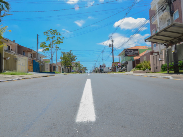 Numa rua perto do Orfanato Raio de Luz