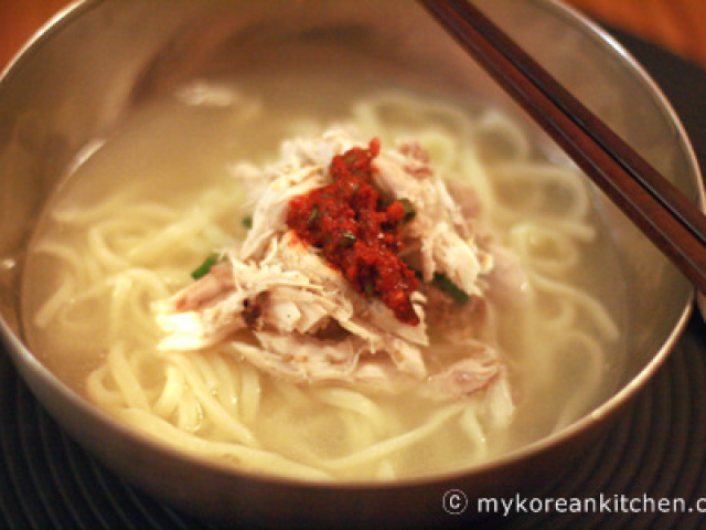 Korean knife noodles (macarrão coreano)