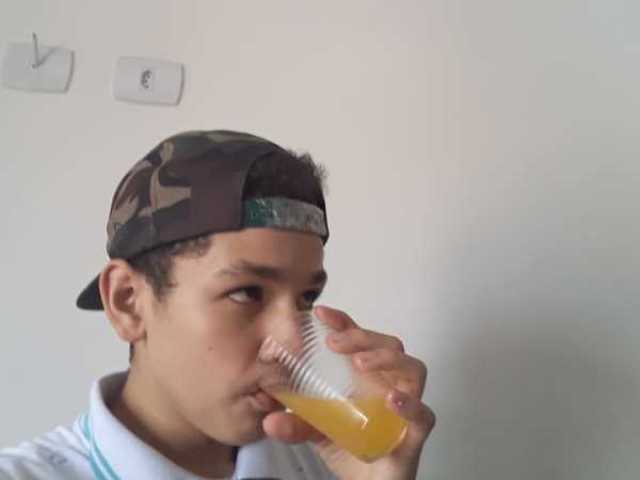 Suco de laranja delicia aaaa (Pedro gosta de relaxar sabe)