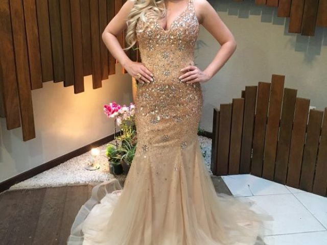 ELEGANTE COM PEDRAS