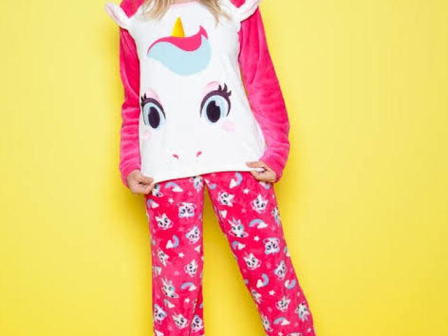 Eu perder tempo procurando vestido?
Eu vou é de pijama
