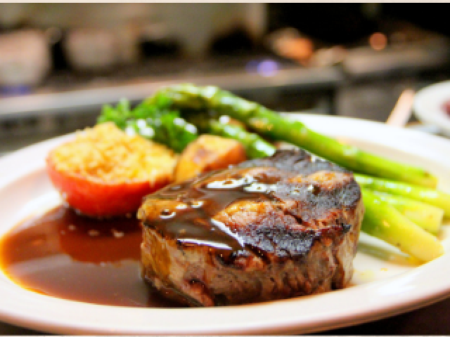 Eu comeria carne, Não sou muito fã de comer algo leve no café, então eu praticamente almoçaria