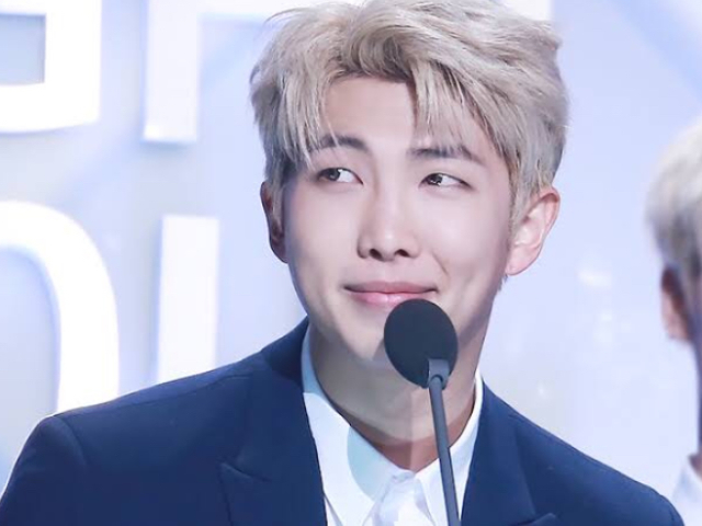 Rap monster é claro!