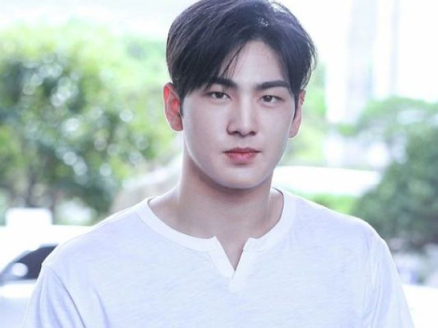 Kang Dong-ho (NU'EST)