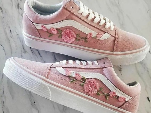 Vans com detalhes