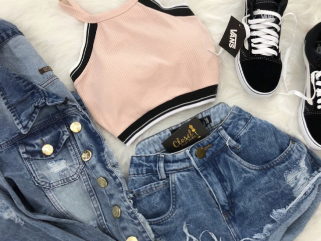 Cropped rosa e shorts