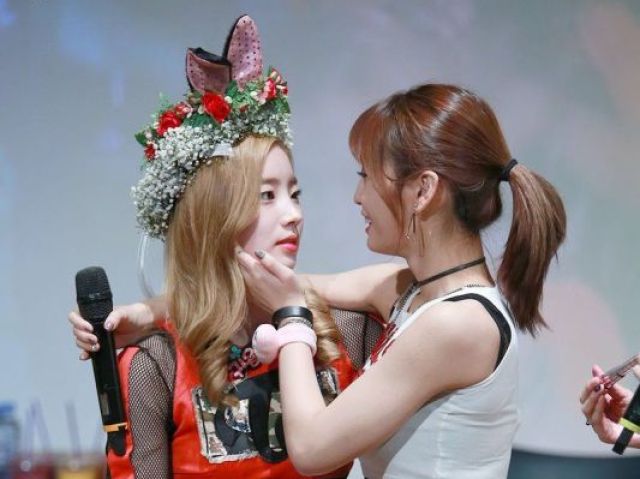 MOMO e DAHYUN