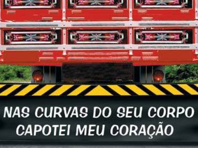 Nas curvas do seu corpo capotei meu coração