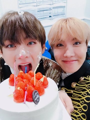 HOSEOK e Tae