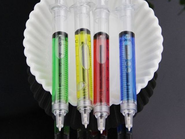 Pros que sonham em ser medicos!
(já pensou você leva pra escola e finge que é de verdade?)