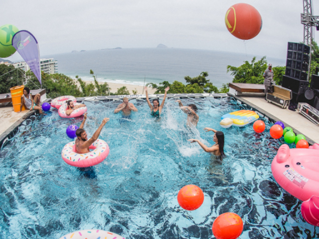 Festa na piscina