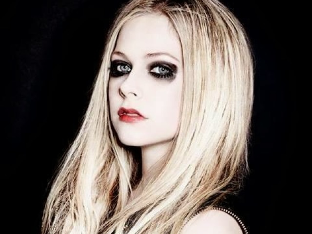 Avril Lavigne - Morreu e foi substituída