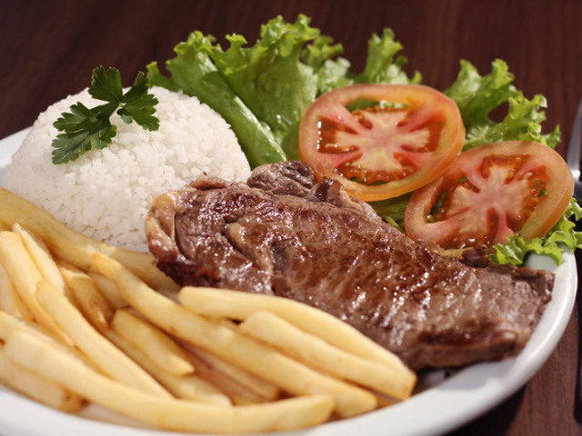 Aroz,feijão,carne e salada