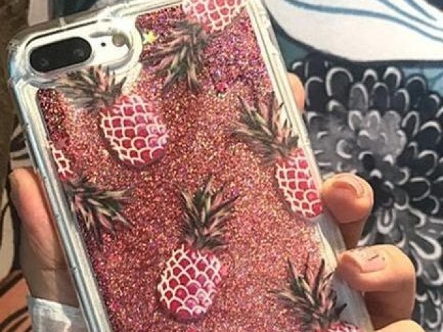 Um iPhone 7plus com capinha