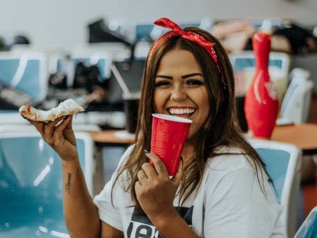 CAMILA LOURES