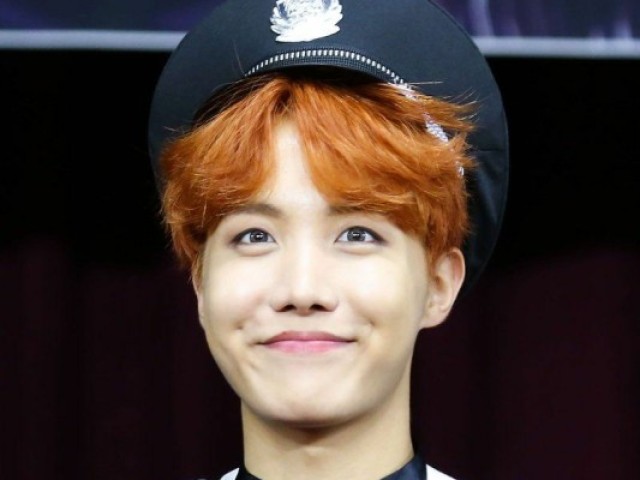 Hoseok (J Hope)
(Amo essa foto <3)