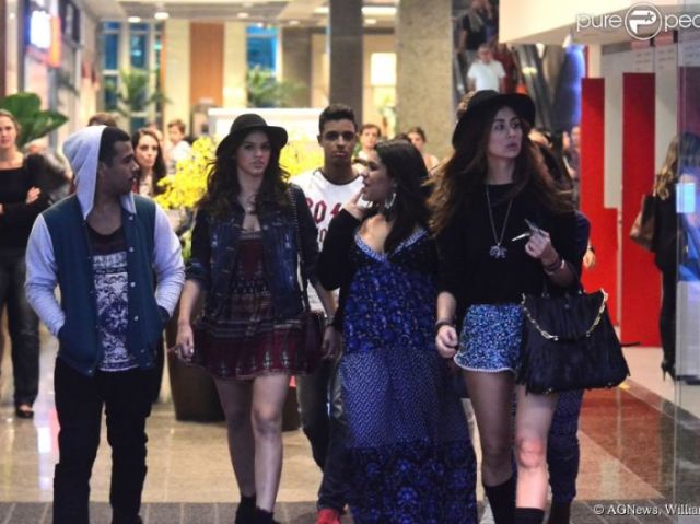 Iria fazer compras no shopping com o meu grupo