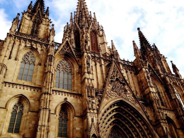 BARCELONA NA ESPANHA VISITAR UNS CASTELO DA ÉPOCA DAS TREVAS