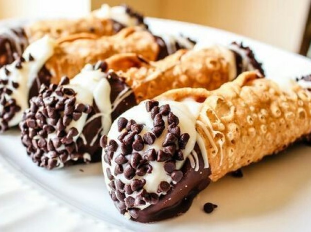 Canolli (massa folheada doce)