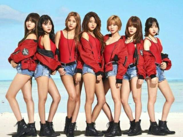 Girl Group( na foto AOA)