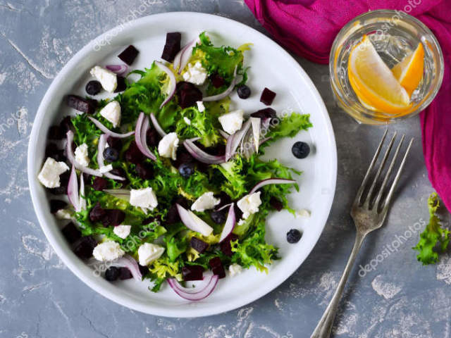 Salada de Beterraba com Passas e Queijo Feta