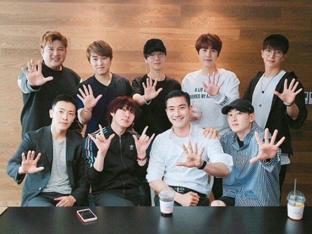 SUPER JUNIOR