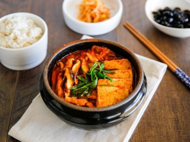 Kimchi jjigae