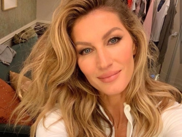 Gisele Bündchen. Enlouqueceria, tiraria foto com ela e pediria autógrafo.