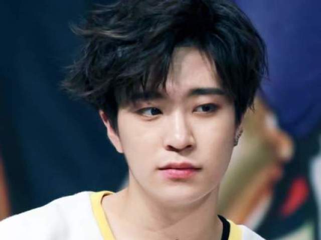 e-e o-oi meu nome é youngjae...e-eu sou novo aqui