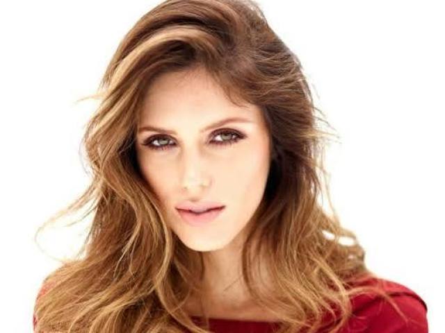 Vicki Donovan (Kayla Ewell)