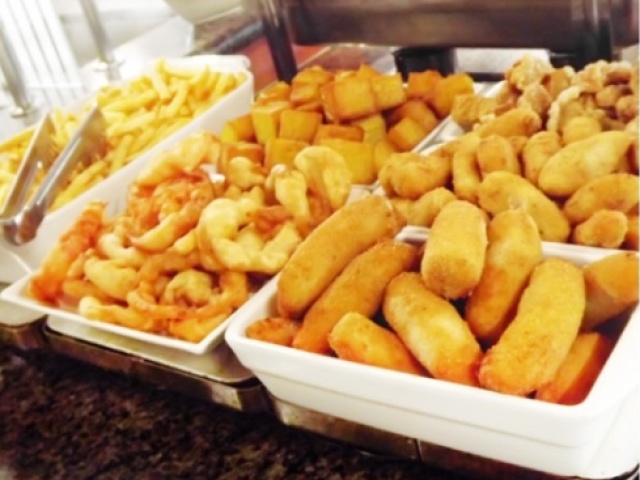 Lanche, Pizza, macarronada, salgado e varias frituras 😋