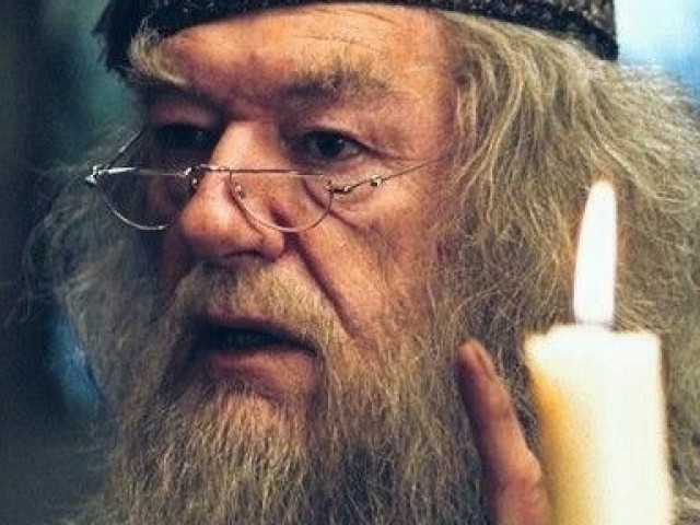 O próprio Dumbledore para confrontar a Dolores e o Ministro