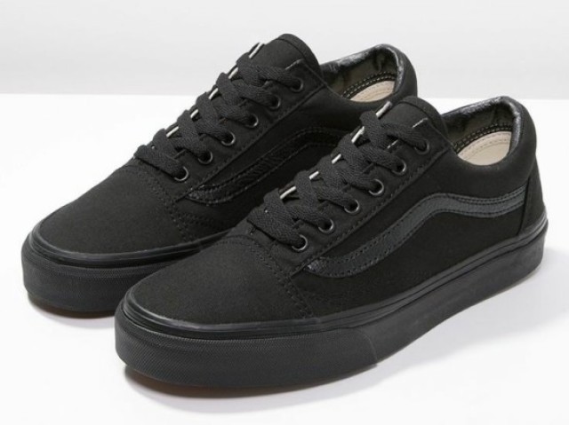 Vans todo preto.