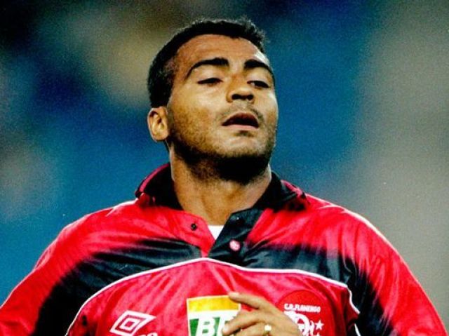 Romário, fala o que quer sem pensar duas vezes / marrento e mala / bate no peito e fala que é o melhor / pouco comprometimento com seus compromissos, mas sempre resolve a situação